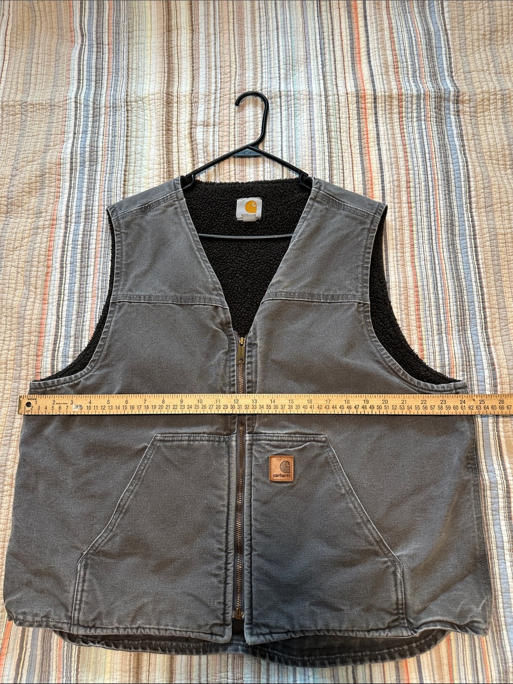 Early 00’s Carhartt Gray Vest with Black Sherpa Lining - Picture 2 of 6